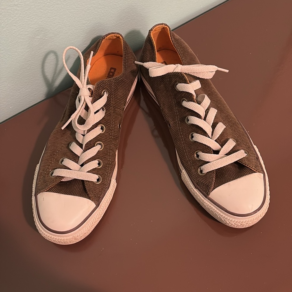 Converse Corduroy unisex sneakers Men’s Size 6 or Women’s Size 8 $25